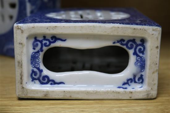 A set of six Chinese thousand flower bowls and covers, a blue and white Kamcheng and two blue and white pillows lidded jar 25cm